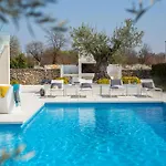 Vivi Rent - Old Olive Vii Villa