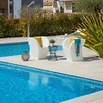 Vivi Rent - Old Olive Vii Villa