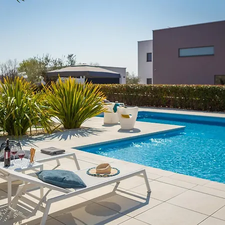 Vivi Rent - Old Olive Vii Villa