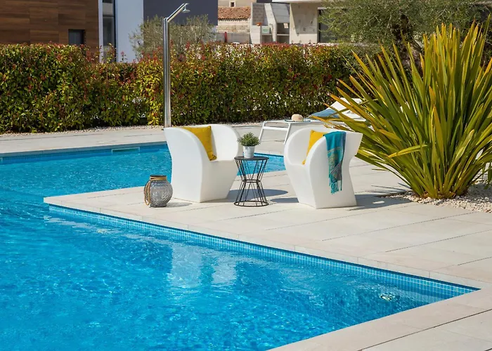 Vivi Rent - Old Olive Vii Villa